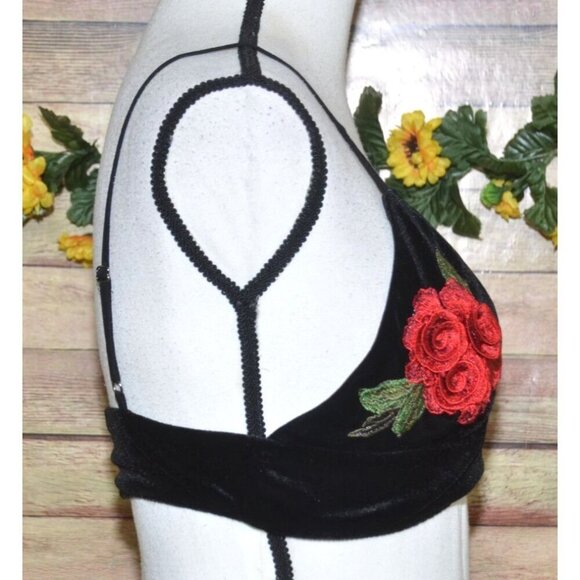 Forever 21 Black Velvet Bralette Bustier Top Juniors M Red Embroidered Roses - Picture 3 of 7